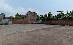 OYO Flagship 90502 Holistay Malang New